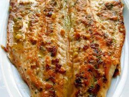Lubina a la plancha con salsa