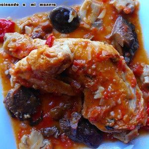 pollo con setas y tomate