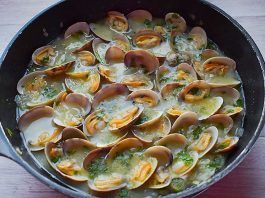 almejas en salsa