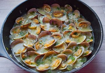 almejas en salsa