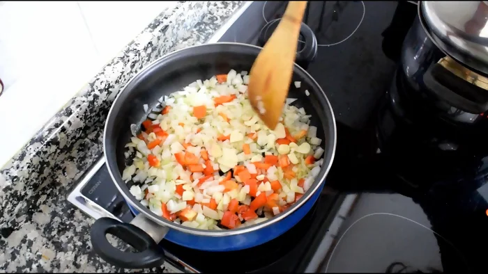 receta de garbanzos con langostinos paso 4
