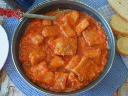 atun encebollado con tomate