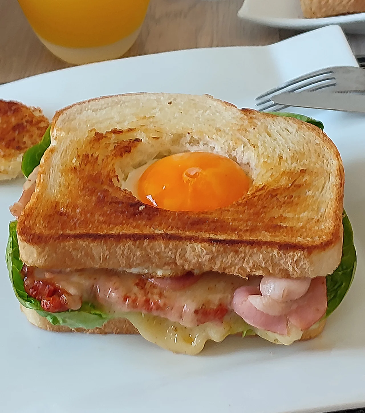 sandwich con huevo
