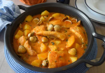 guiso de patatas con pescado y berberechos