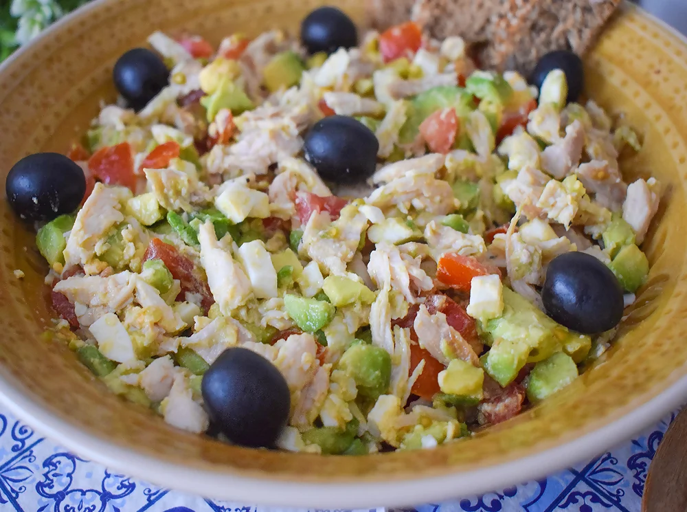 ensalada de pollo aguacate