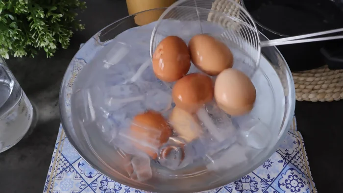 como hacer huevos rellenos 1b