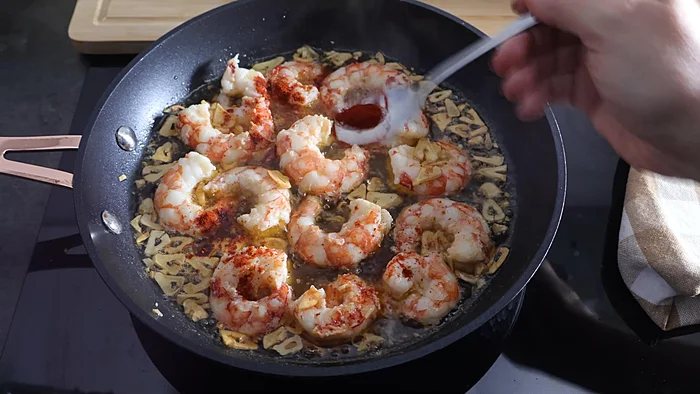 como hacer gambas al pil pil paso 4