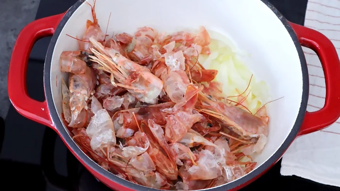 elaboracion de fumet de gambas 2