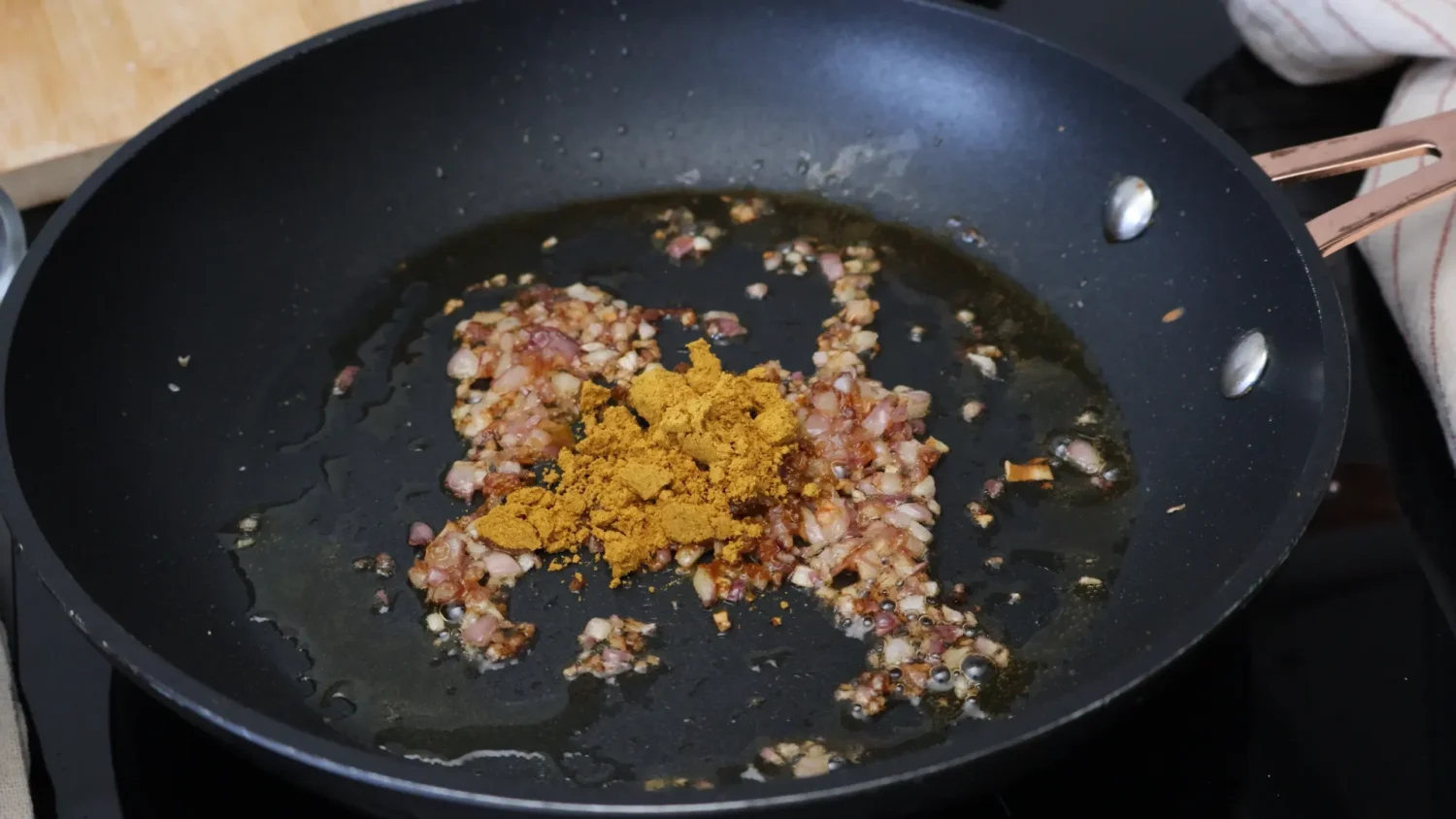 Cebolla pochada con curry