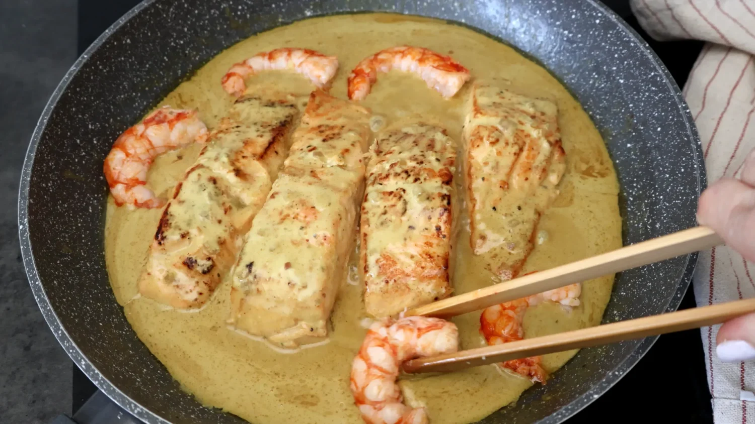 Incorporando gambas al curry