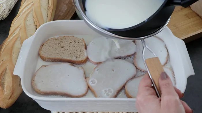 Leche vertida sobre el pan