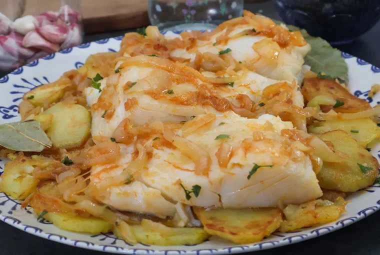 Vista general del plato de bacalao à la Narcisa con todos sus ingredientes