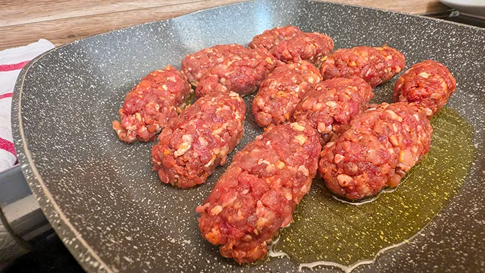 Ćevapi serbios: el clásico de los Balcanes que puedes hacer en casa
