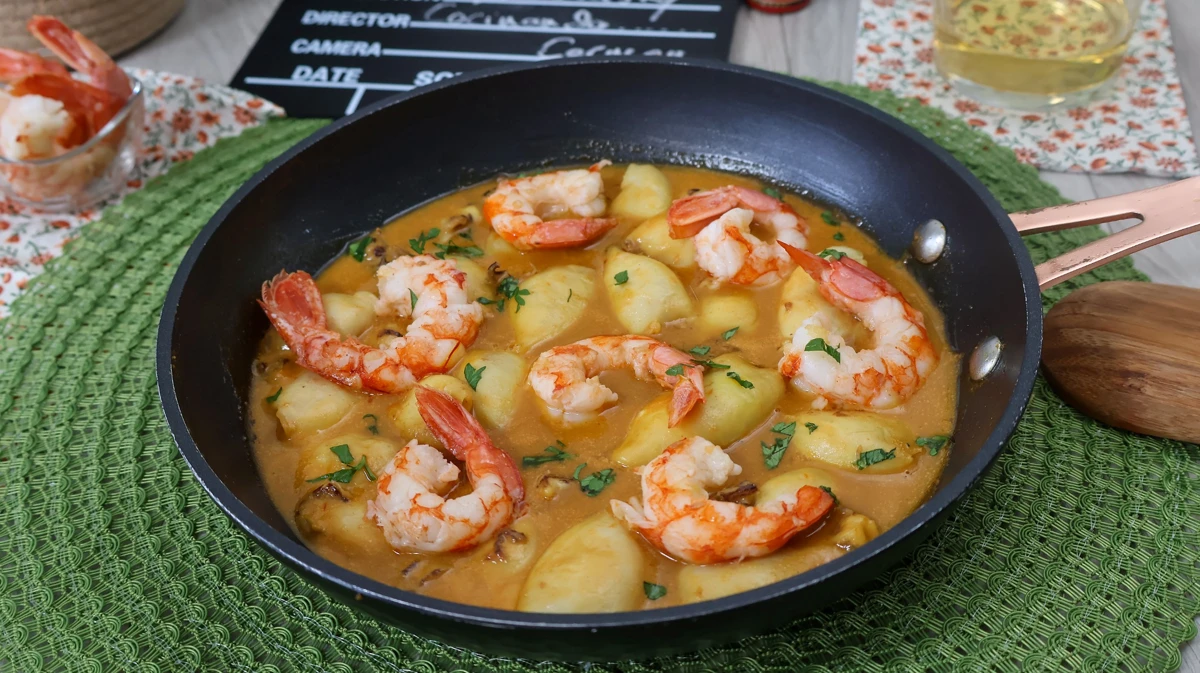 Chipirones al whisky con gambones y perejil fresco
