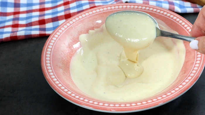  Salsa cremosa con mayonesa y mostaza para ensalada americana