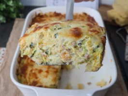 Gratinado cremoso de calabacín, patata y calabaza recién servido