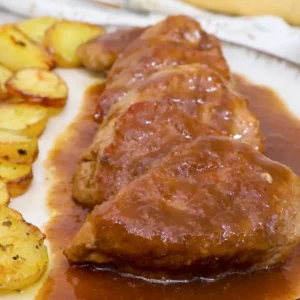 Solomillo al Pedro Ximénez con patatas asadas y salsa casera