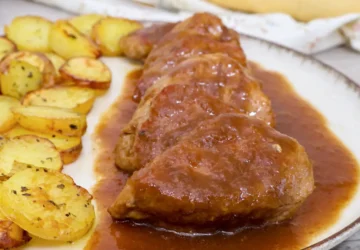 Solomillo al Pedro Ximénez con patatas asadas y salsa casera