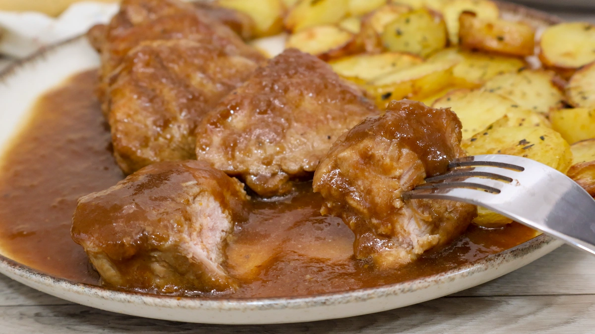 Solomillo de cerdo al Pedro Ximénez cortado, con interior jugoso