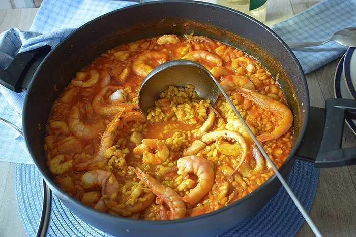 Arroz meloso de marisco con langostinos y caldo espeso